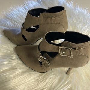 GUESS…high heel shoes…size 9 M